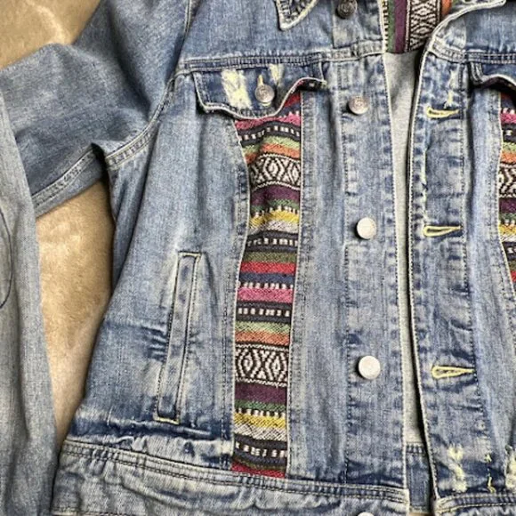 Free People Embroidered Distressed Denim Jean Jacket Womens Sz 12 BOHO Sthwstrn - Picture 2 of 11